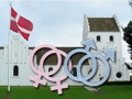 Dánsko nutí církve uzavírat homosexuální manželství